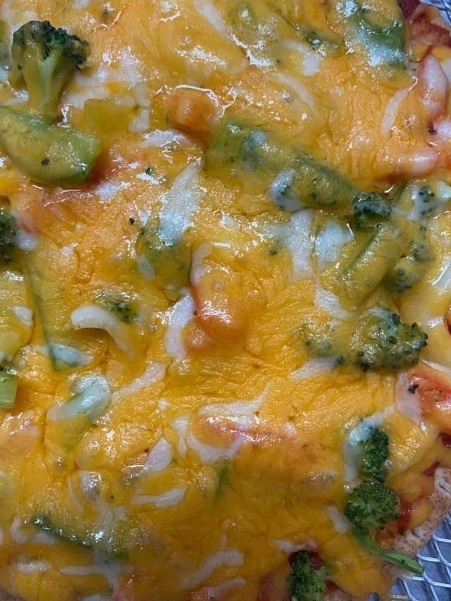 FLAME-KISSED CHICKEN PIZZA (P:61.8G|F:39G|33.3G) Image