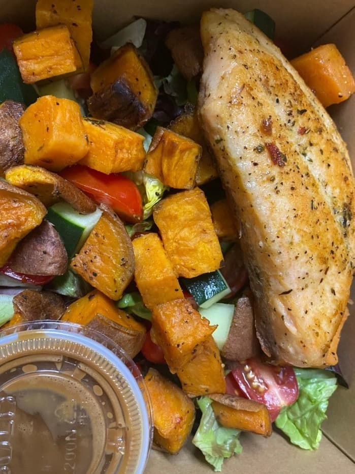 THE GOLDEN SALMON BOWL (P: 46G | F: 21G | C: 11G) Image