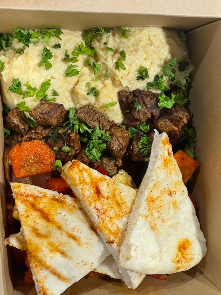 ๐ฒ๐ฆ Chilli beef with hummus and crispy pita ๐ฒ๐ฆ - Morocco Image